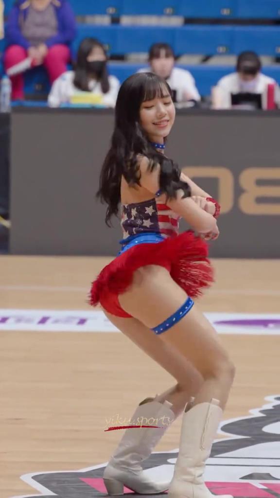 最好的啦啦隊(duì)小姐姐！自信，健康充滿活力！